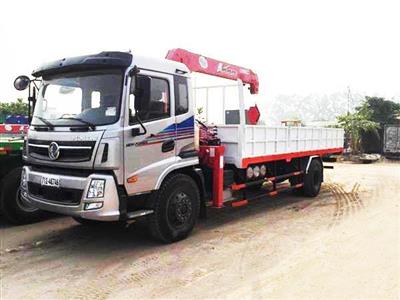 Xe tải Dongfeng 8 tấn gắn cẩu URV554 (5 tấn 4đốt)